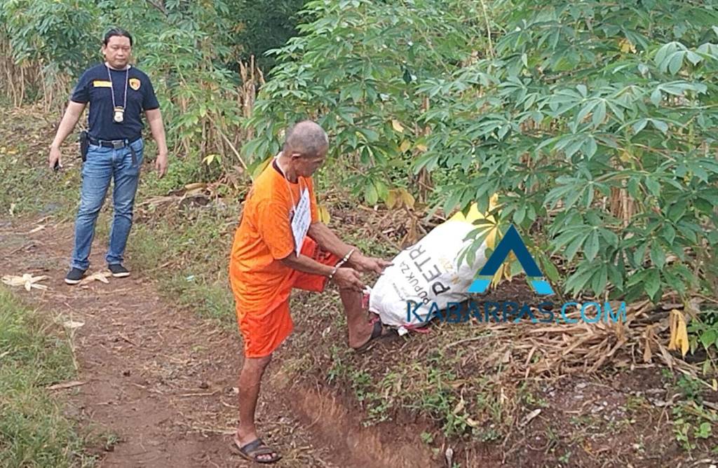 Pelaku Pembunuhan Penjaga Kebun di Pasuruan Peragakan 45 Adegan hingga Sebabkan Korban Tewas