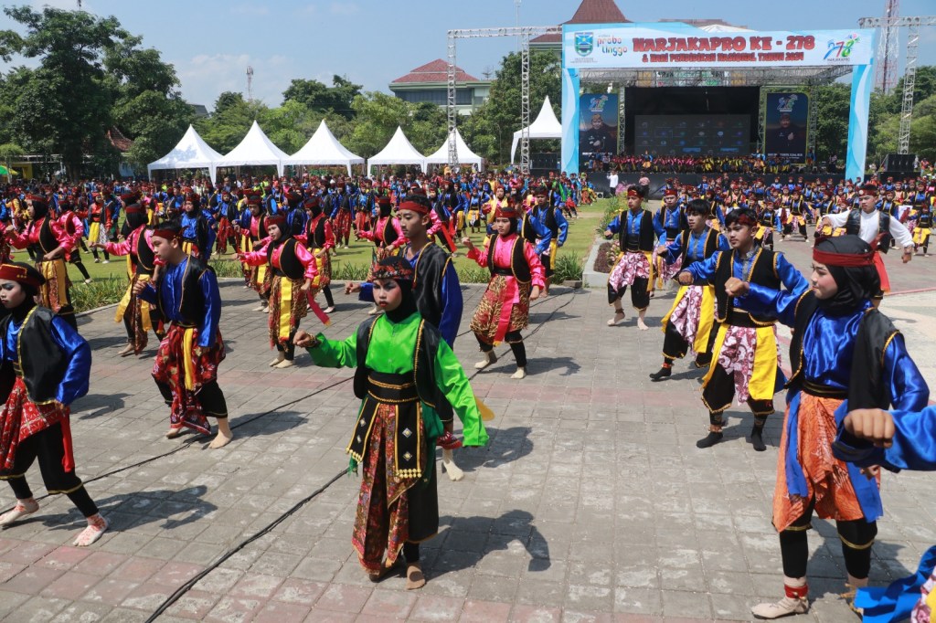Tari Glipang Sewu Semarakkan Peringatan Hardiknas di&nbsp;Probolinggo