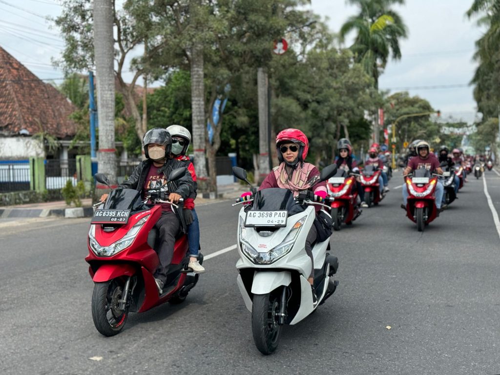 Ratusan Pecinta Honda PCX Riding dan Explore Heritage Kota&nbsp;Blitar