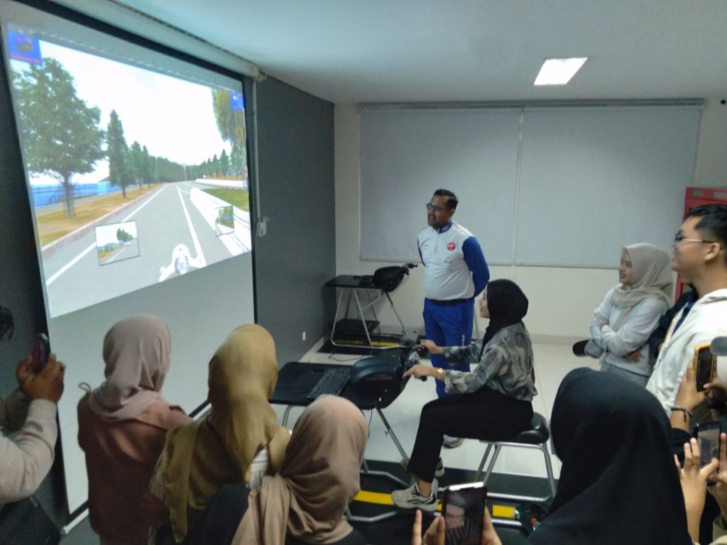 Generasi #Cari_Aman Bersama Mahasiswa UNESA di MPM Safety Riding&nbsp;Center