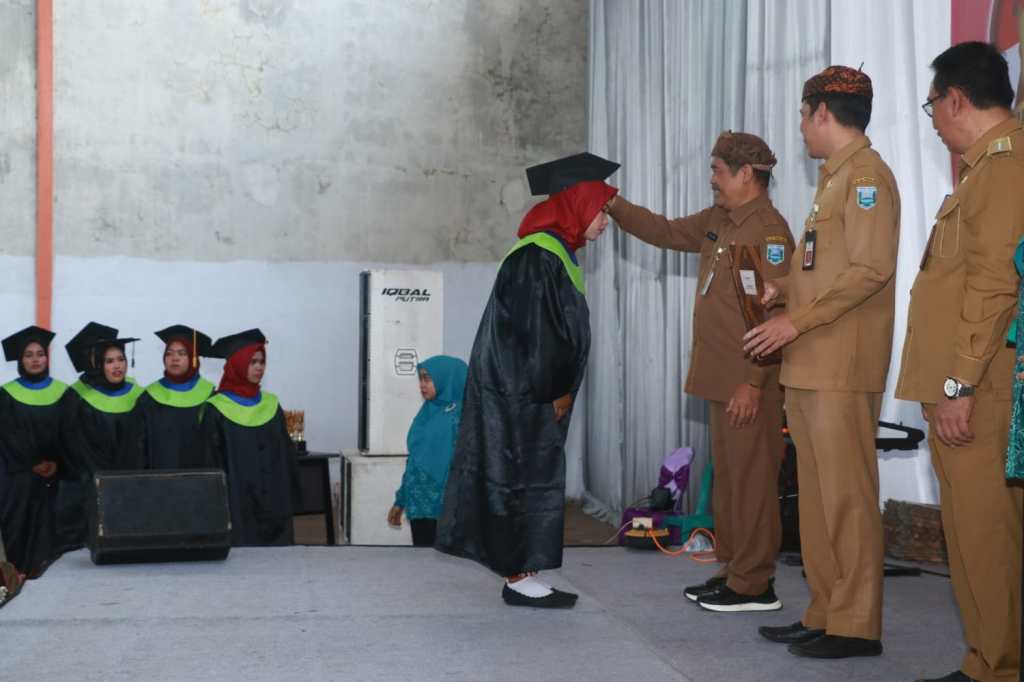 305 Lulusan SOTH di Kecamatan Gending&nbsp;Diwisuda