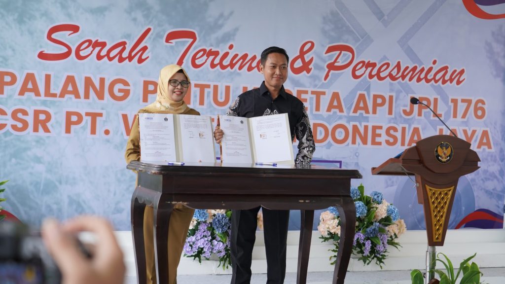 Tingkatkan Keselamatan, Bupati Blitar Resmikan Palang Pintu Kereta Api di Kelurahan&nbsp;Bence