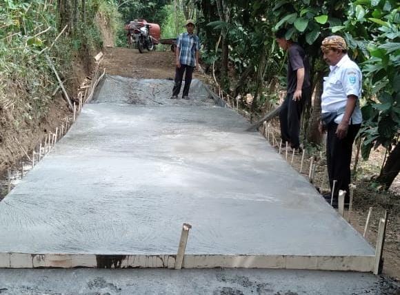 Program Padat Karya, Disnaker Lakukan Pembangunan Jalan Rabat&nbsp;Beton