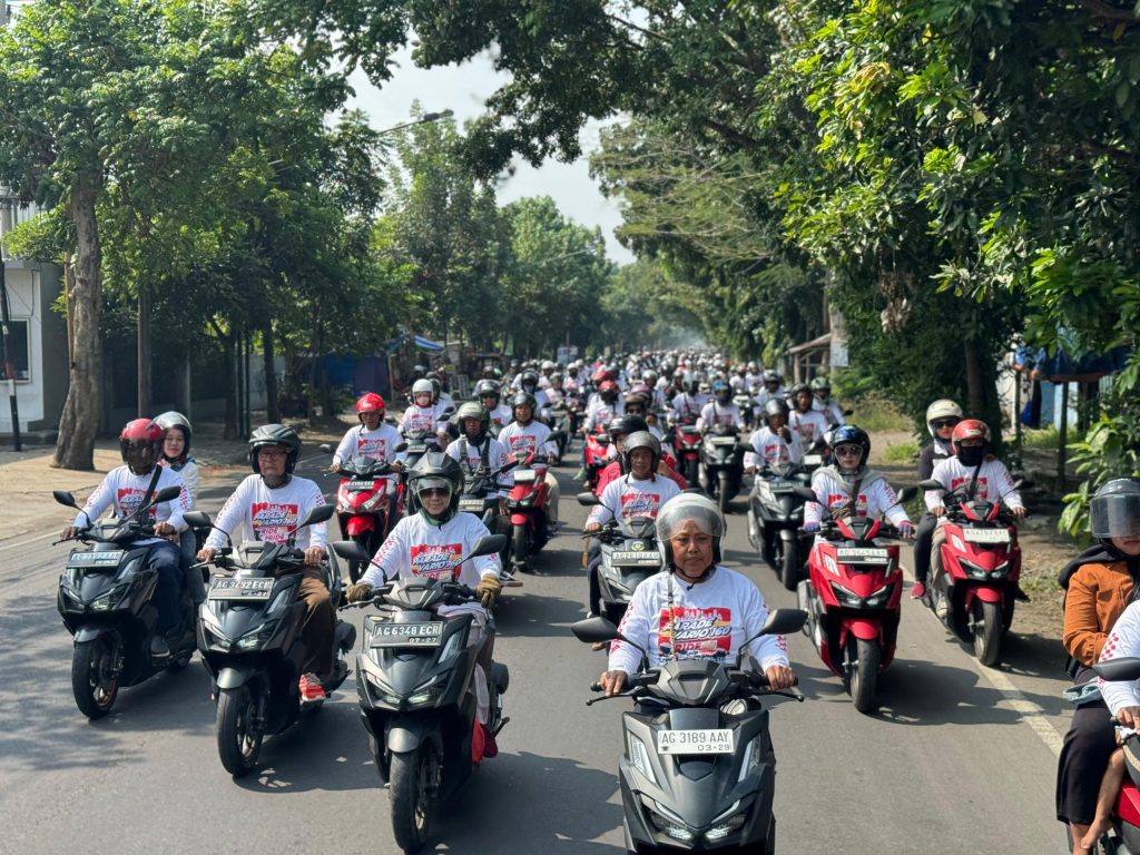 Melintasi Ikon Kota Kediri Begini Keseruan Parade&nbsp;Vario160