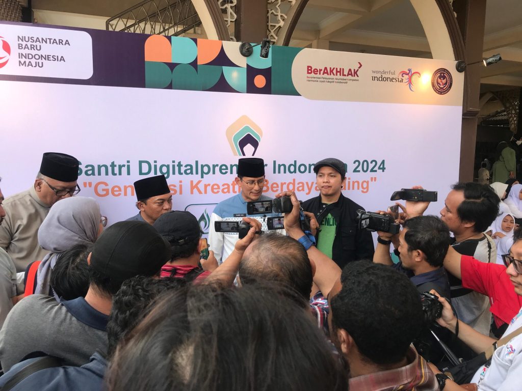 Menparekraf Sandiaga Uno Motivasi Santri Digitalpreneur Indonesia Agar Bersaing di Era Digital&nbsp;Ekonomi