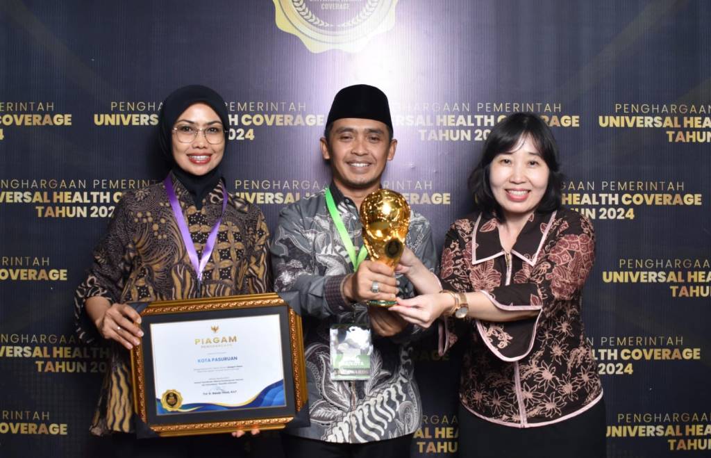 Seluruh wilayah BPJS KC Pasuruan Sabet Penghargaan UHC Awards 2024 dari&nbsp;Wapres