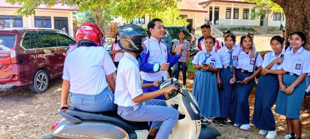 Merdeka #Cari_Aman, MPM Honda Jatim Edukasi 550 Siswa di Nusa Tenggara Timur