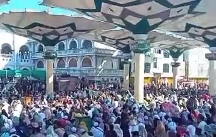 Jemaah Haul ke-43 Mbah Hamid  Membludak, Alun-alun Pasuruan Jadi Lautan&nbsp;Manusia